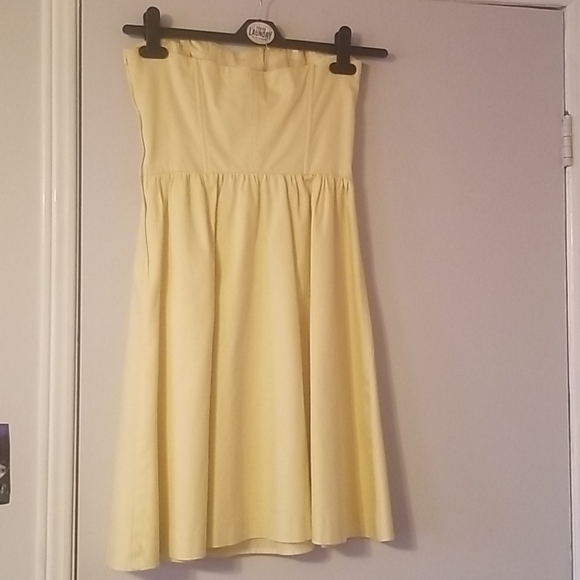 Yellow Strapless Sweetheart Dress - Picture 4 of 4